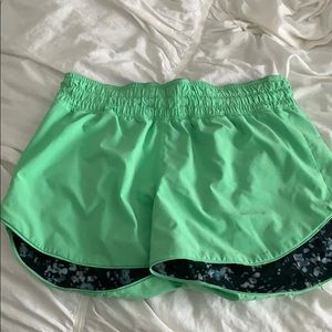 Lululemon choose a side reversible shorts